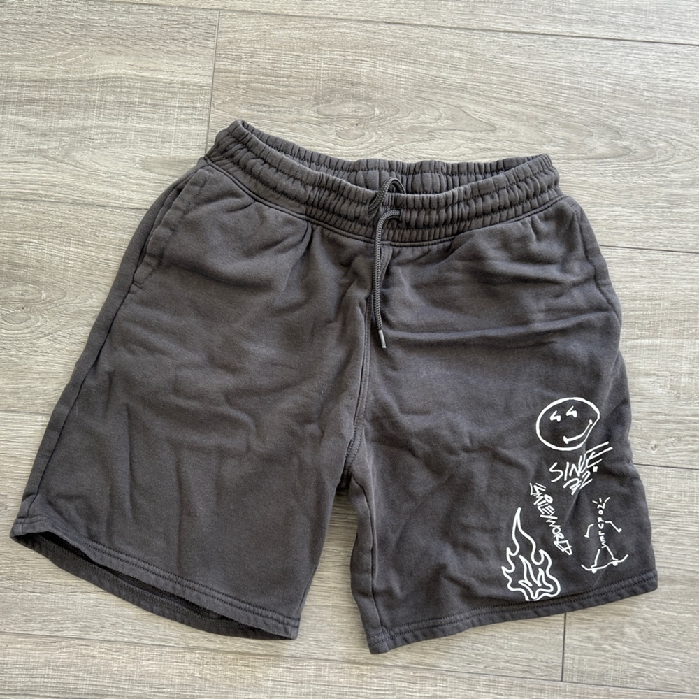 H&M x SmileyWorld Graphic Shorts – Youth Size 11–12Y (152)